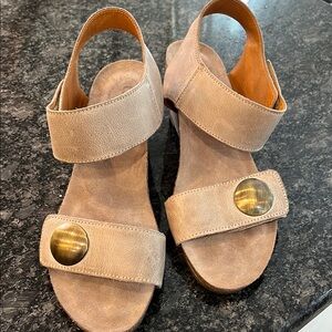 Taos Footwear Tan and Gold Sandals with Adjustable Straps